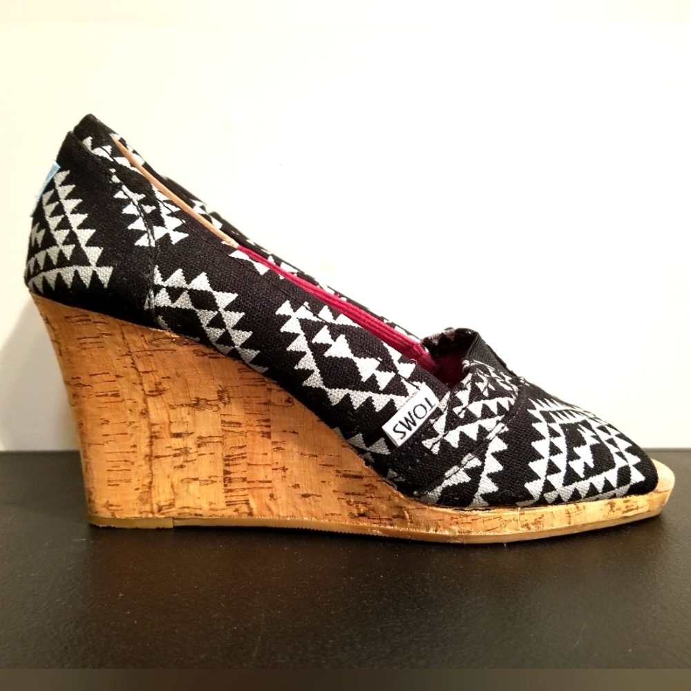 TOMS REINA BLACK & SILVER CORK WEDGE HEELS BOHO TRIBAL PEEP TOE SANDALS FESTIVAL
